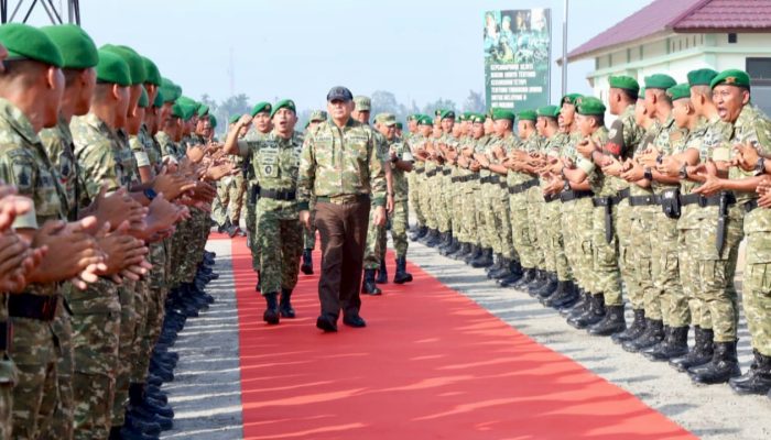 Menhan Sjafrie Sjamsoeddin Tinjau Kesiapan Yonif TP 852/ABY