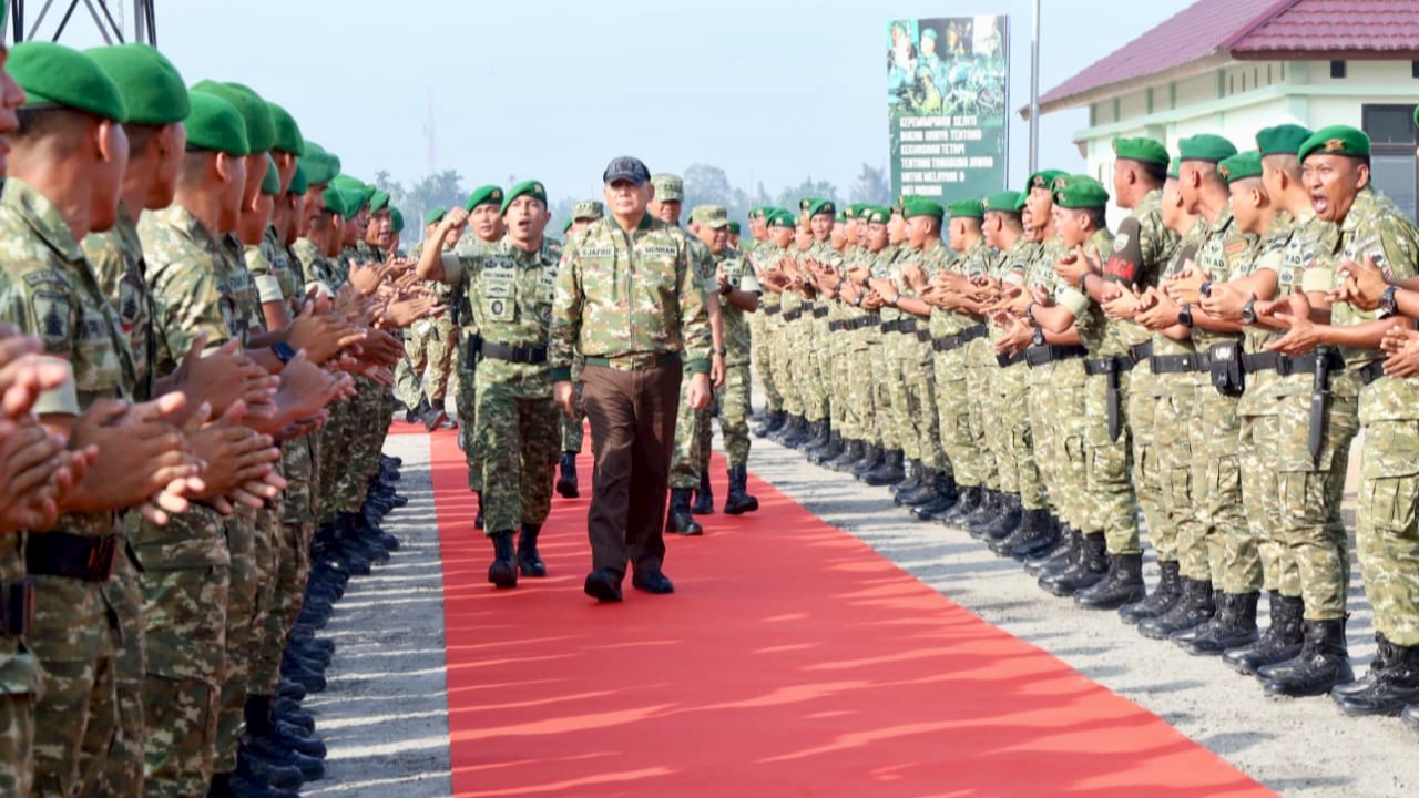 Menhan Sjafrie Sjamsoeddin tinjau kesiapan Yonif TP 852 ABY di Deli Serdang tingkatkan profesionalisme prajurit
