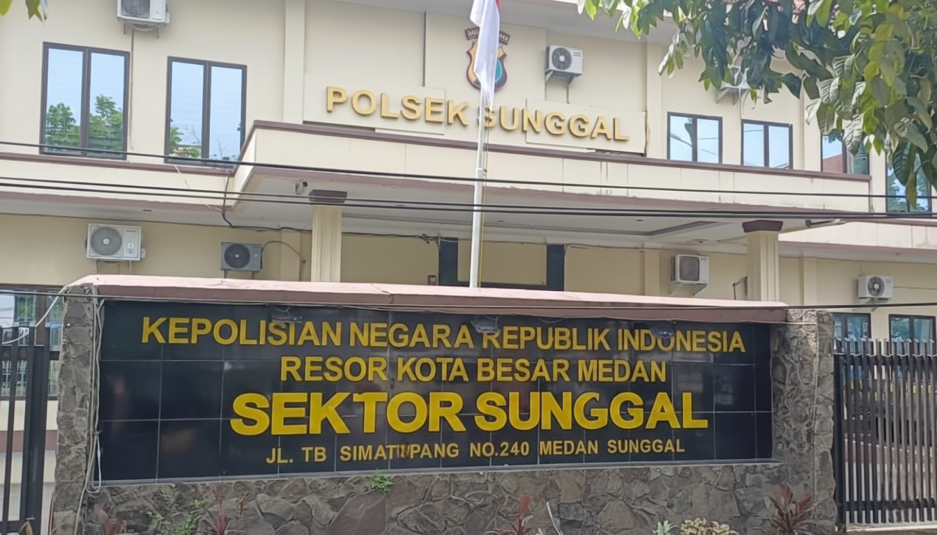 Petugas kepolisian Polsek Sunggal memproses pengaduan masyarakat terkait warga yang meninggalkan rumah