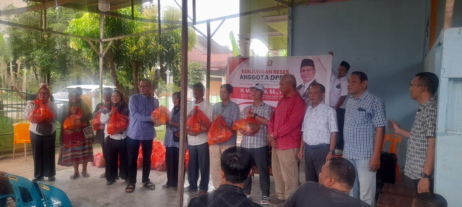 Tokoh masyarakat Ibrahim Daulay dan Kepling Wahyudi sampaikan aspirasi warga kepada anggota dewan