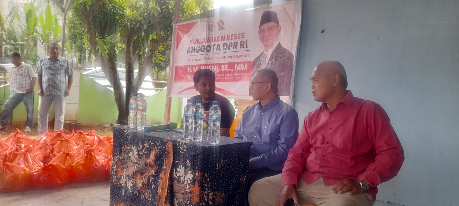 Tokoh masyarakat Ibrahim Daulay dan Kepling Wahyudi sampaikan aspirasi warga kepada anggota dewan