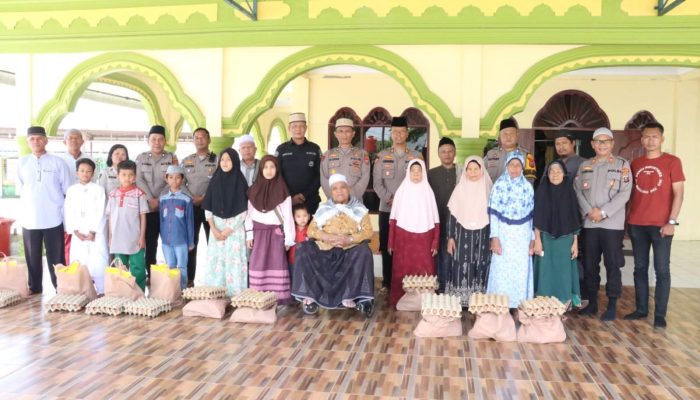 Polres Dairi Salurkan Bansos Di Masjid Al Muhajirin