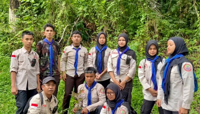 Sispala Wana Bumi MAN 1 Medan Tanam Pohon Milad Ke-11